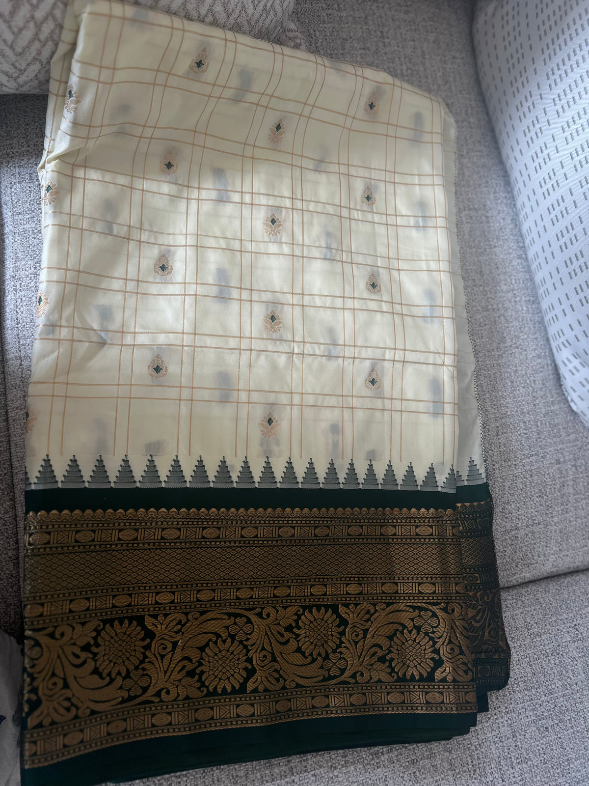 Semi Gadwal Saree-Half White