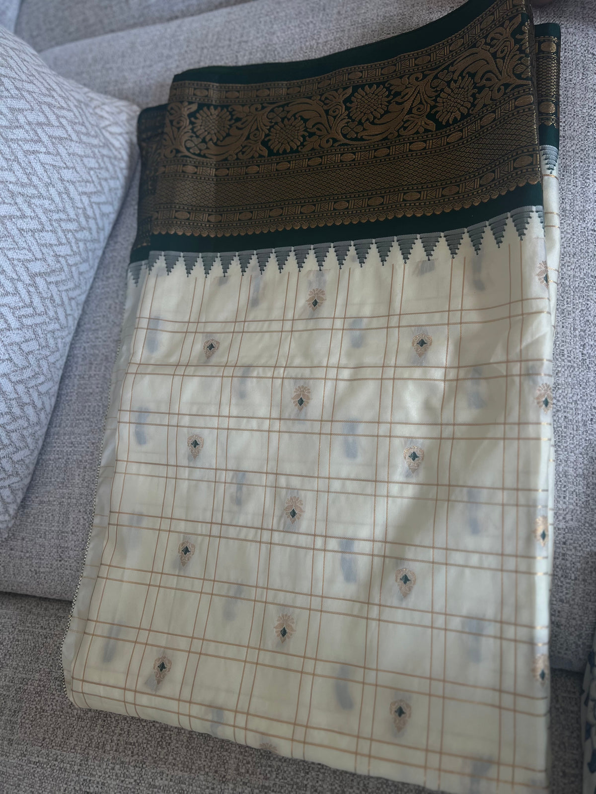 Semi Gadwal Saree-Half White